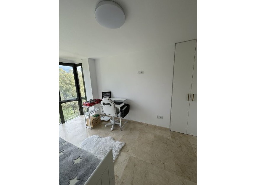 Resale - Apartment - Middle Floor Apartment - Marbella - Nueva Andalucia