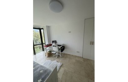 Resale - Apartment - Middle Floor Apartment - Marbella - Nueva Andalucia