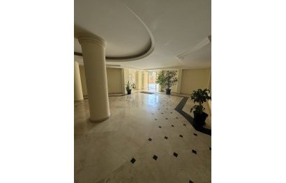 Resale - Apartment - Middle Floor Apartment - Marbella - Nueva Andalucia