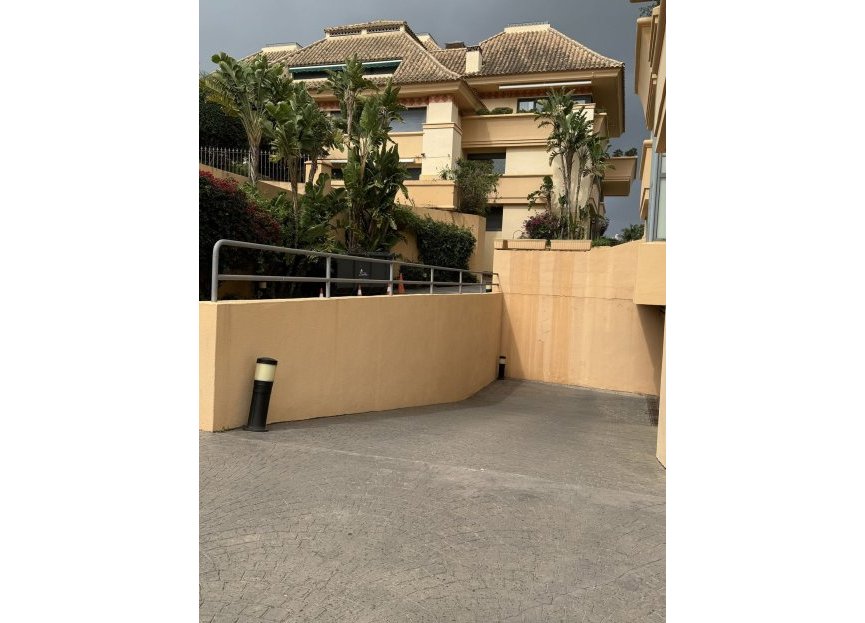 Resale - Apartment - Middle Floor Apartment - Marbella - Nueva Andalucia