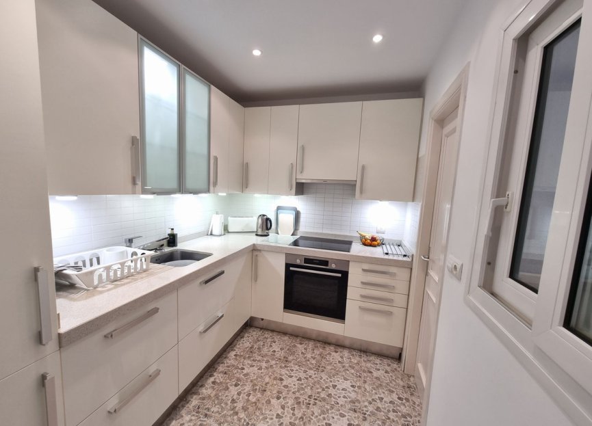 Resale - Apartment - Middle Floor Apartment - Marbella - Puerto Banús