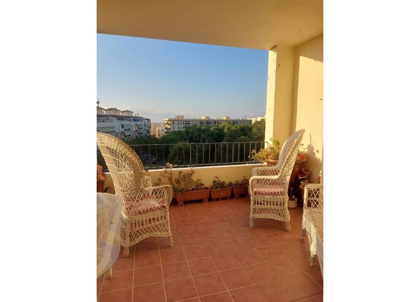 Resale - Apartment - Top Floor Apartment - Estepona - Estepona Centro