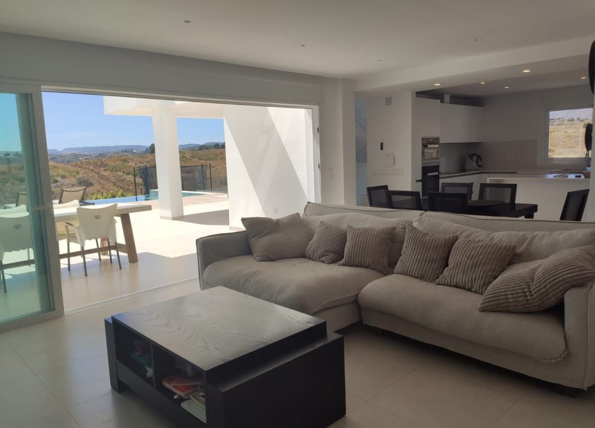 Resale - House - Detached Villa - Estepona - Estepona Centro