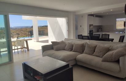 Resale - House - Detached Villa - Estepona - Estepona Centro