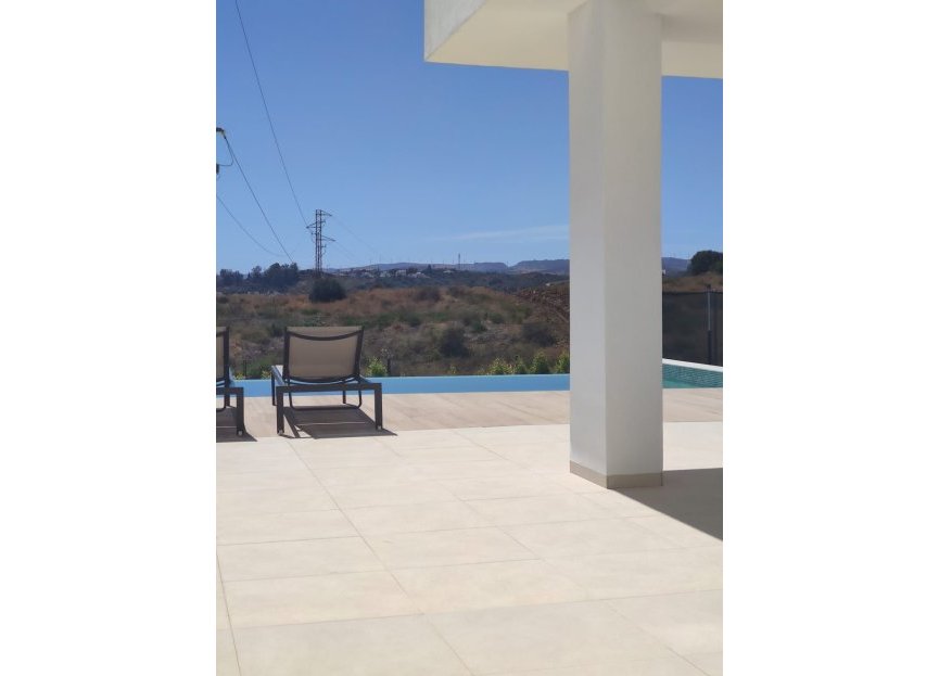 Resale - House - Detached Villa - Estepona - Estepona Centro