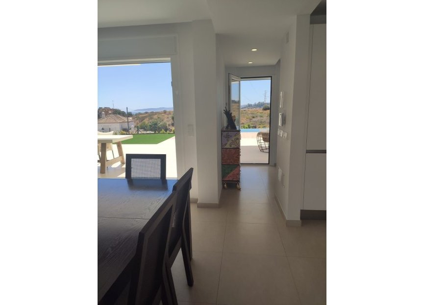 Resale - House - Detached Villa - Estepona - Estepona Centro