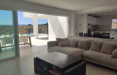 Resale - House - Detached Villa - Estepona - Estepona Centro