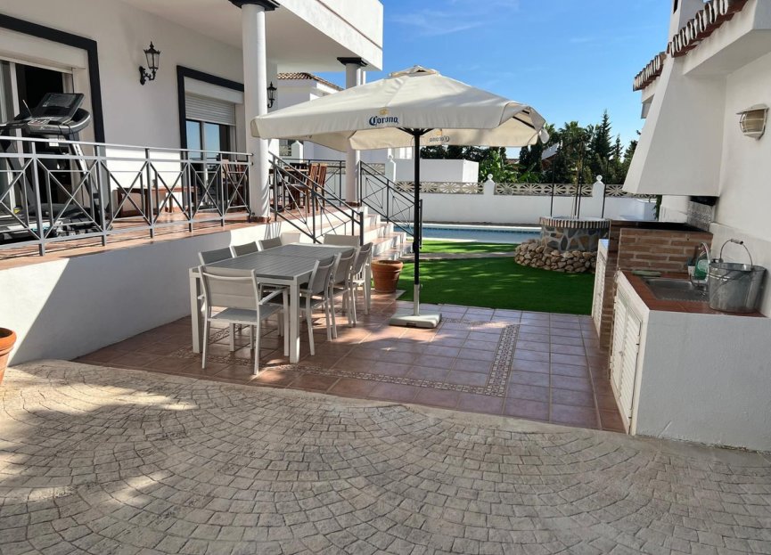 Resale - House - Detached Villa - Marbella