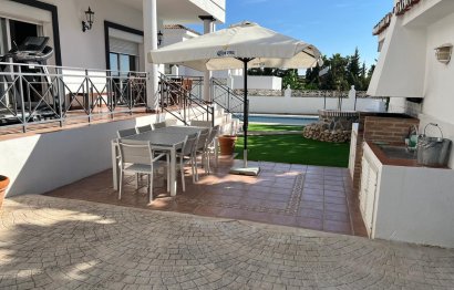 Resale - House - Detached Villa - Marbella