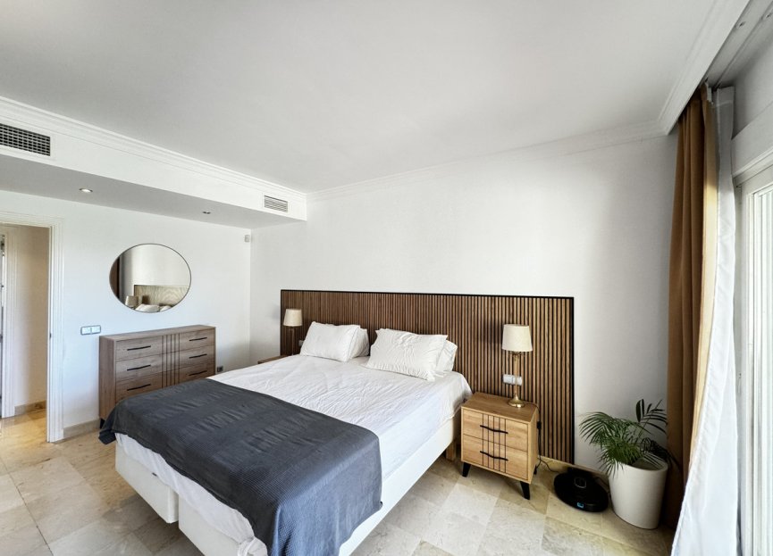 Resale - Apartment - Middle Floor Apartment - Estepona - Estepona Centro