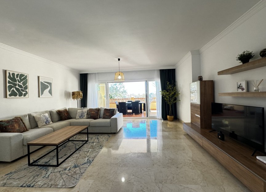 Resale - Apartment - Middle Floor Apartment - Estepona - Estepona Centro