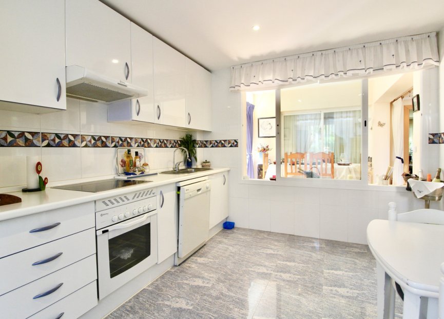 Resale - House - Townhouse - Estepona - Estepona Centro