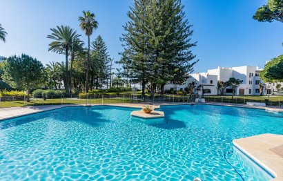 Resale - Apartment - Middle Floor Apartment - Marbella - Puerto Banús