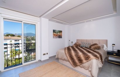 Resale - Apartment - Middle Floor Apartment - Marbella - Puerto Banús