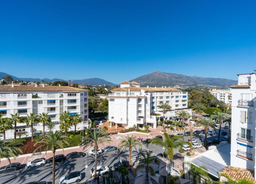 Resale - Apartment - Middle Floor Apartment - Marbella - Puerto Banús