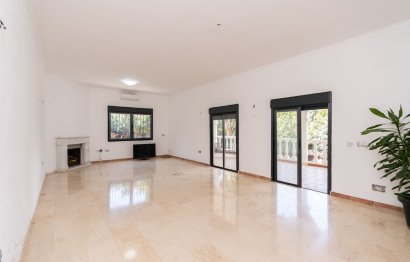 Resale - House - Detached Villa - Marbella - Río Real