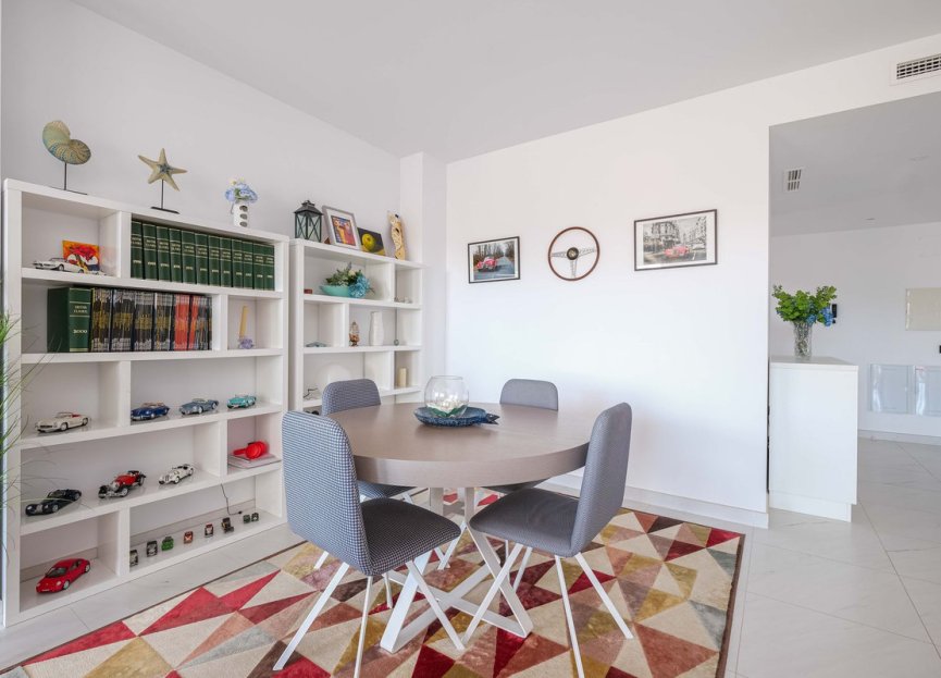 Resale - Apartment - Top Floor Apartment - Estepona - Estepona Centro