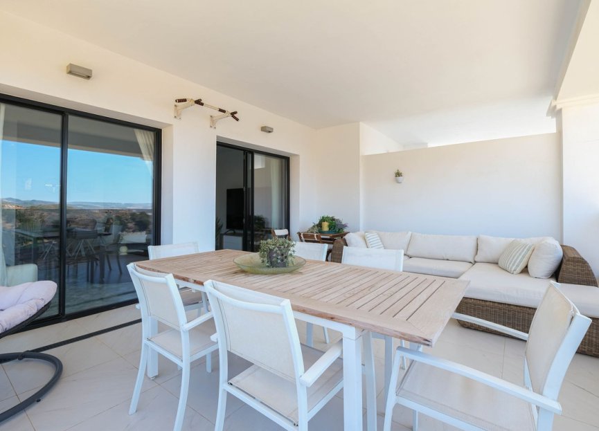 Resale - Apartment - Top Floor Apartment - Estepona - Estepona Centro