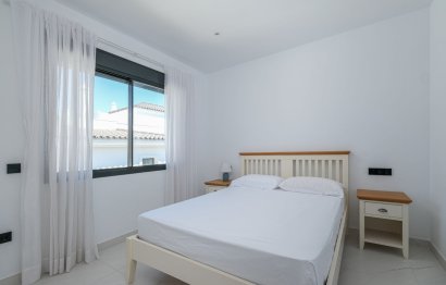 Resale - Apartment - Top Floor Apartment - Estepona - Estepona Centro