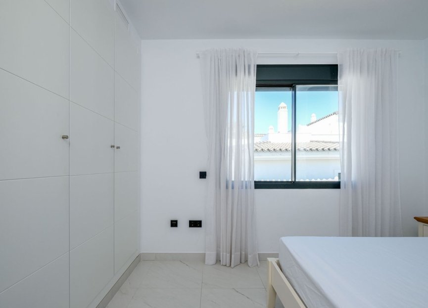 Resale - Apartment - Top Floor Apartment - Estepona - Estepona Centro