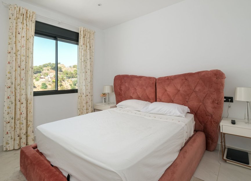 Resale - Apartment - Top Floor Apartment - Estepona - Estepona Centro