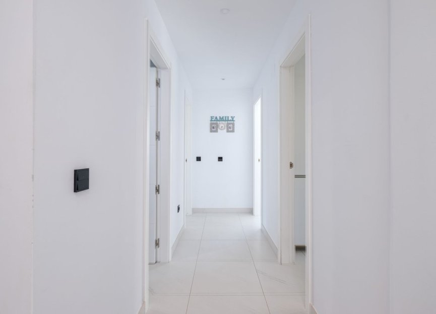 Resale - Apartment - Top Floor Apartment - Estepona - Estepona Centro