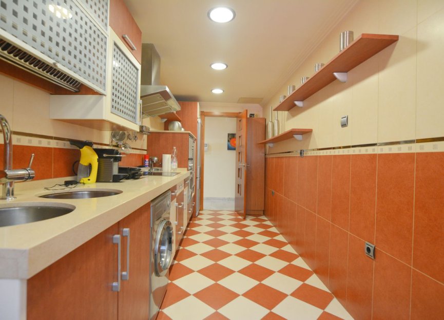 Resale - Apartment - Middle Floor Apartment - Fuengirola - Fuengirola Centro