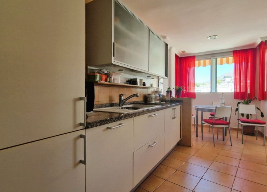 Resale - Apartment - Middle Floor Apartment - Marbella - Nueva Andalucia