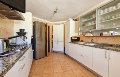 Resale - Apartment - Middle Floor Apartment - Marbella - Nueva Andalucia