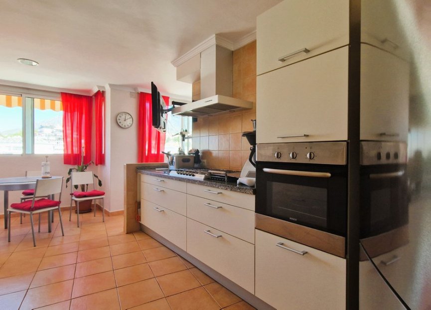 Resale - Apartment - Middle Floor Apartment - Marbella - Nueva Andalucia