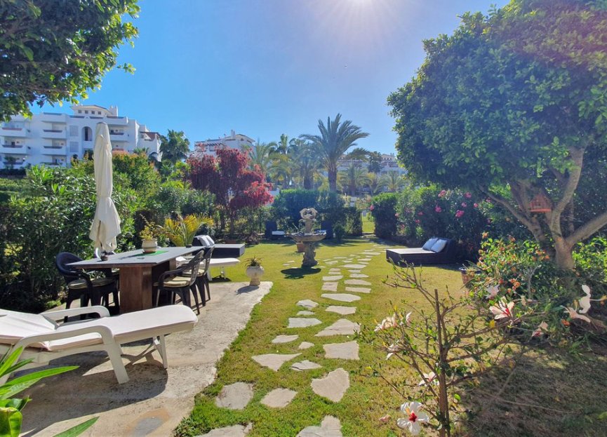 Resale - House - Semi-Detached House - Estepona - Selwo