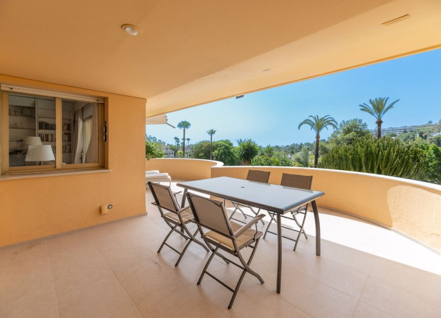 Resale - Apartment - Middle Floor Apartment - Marbella - Nueva Andalucia