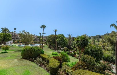 Resale - Apartment - Middle Floor Apartment - Marbella - Nueva Andalucia