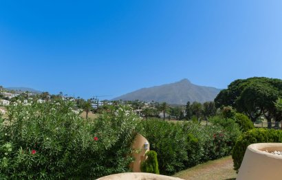 Resale - Apartment - Middle Floor Apartment - Marbella - Nueva Andalucia