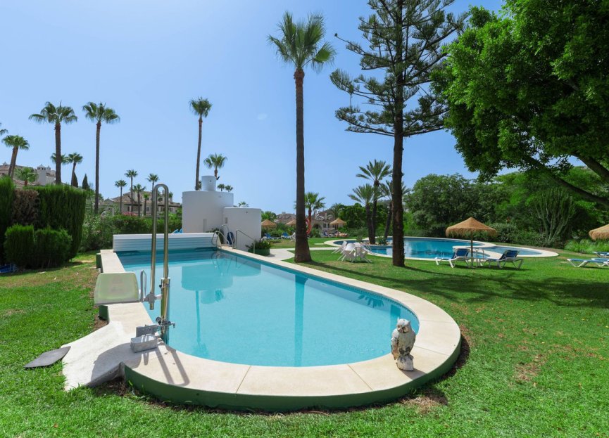 Resale - Apartment - Middle Floor Apartment - Marbella - Nueva Andalucia