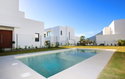 Resale - House - Detached Villa - Marbella - Río Real