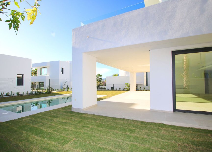 Resale - House - Detached Villa - Marbella - Río Real