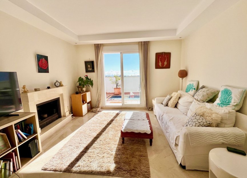 Resale - Apartment - Top Floor Apartment - Marbella - Aloha