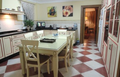 Resale - House - Detached Villa - Estepona - Estepona Centro