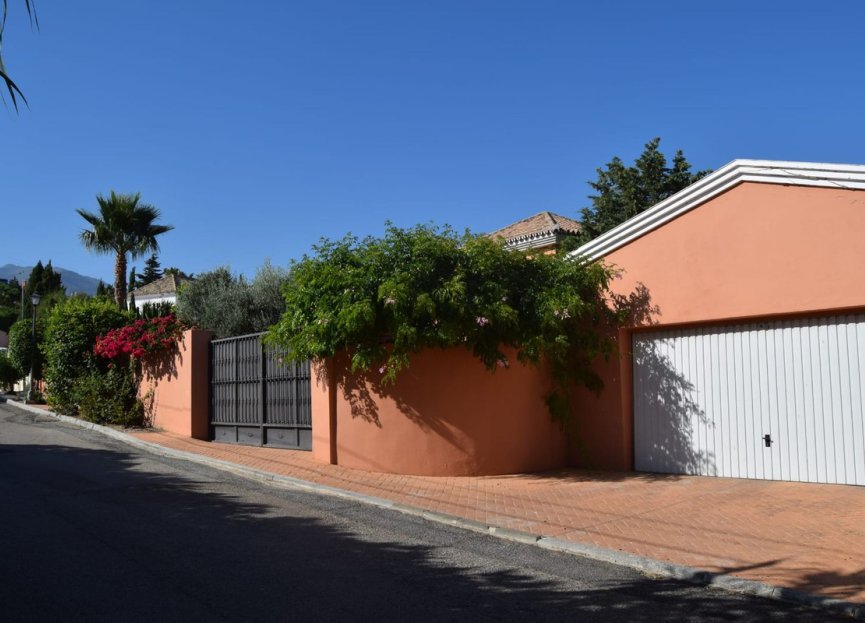 Resale - House - Detached Villa - Estepona - Estepona Centro