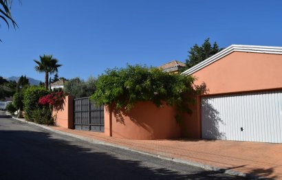 Resale - House - Detached Villa - Estepona - Estepona Centro