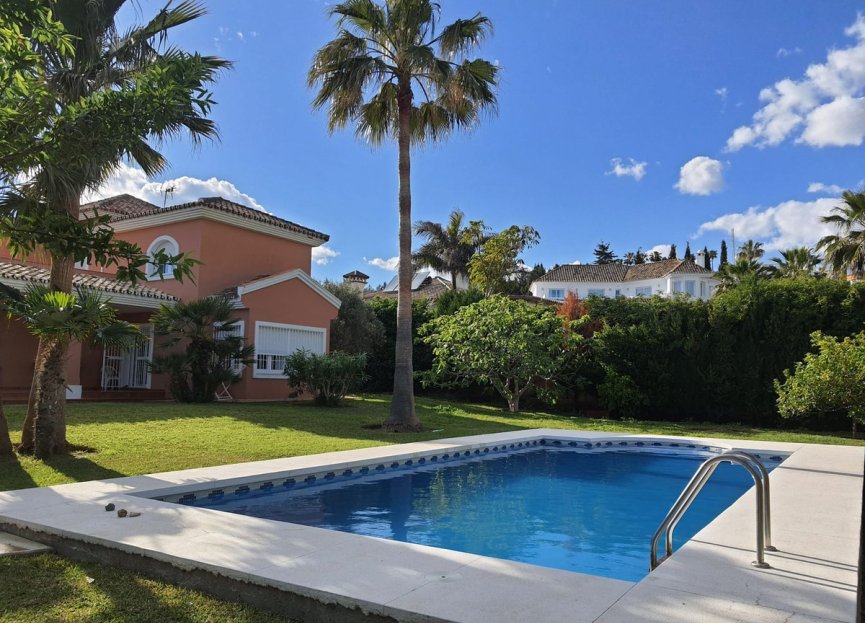 Resale - House - Detached Villa - Estepona - Estepona Centro