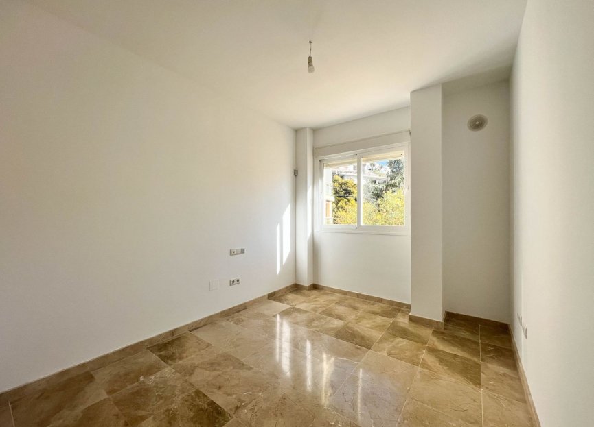 Resale - Apartment - Middle Floor Apartment - Fuengirola - Fuengirola Centro