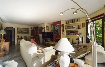 Resale - Apartment - Middle Floor Apartment - Marbella - Elviria