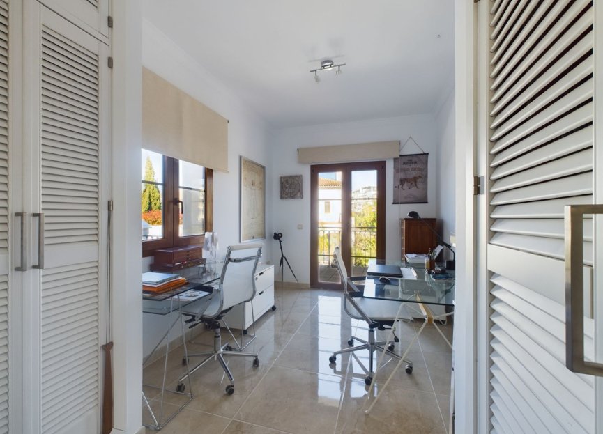 Resale - House - Detached Villa - Estepona - Estepona Centro