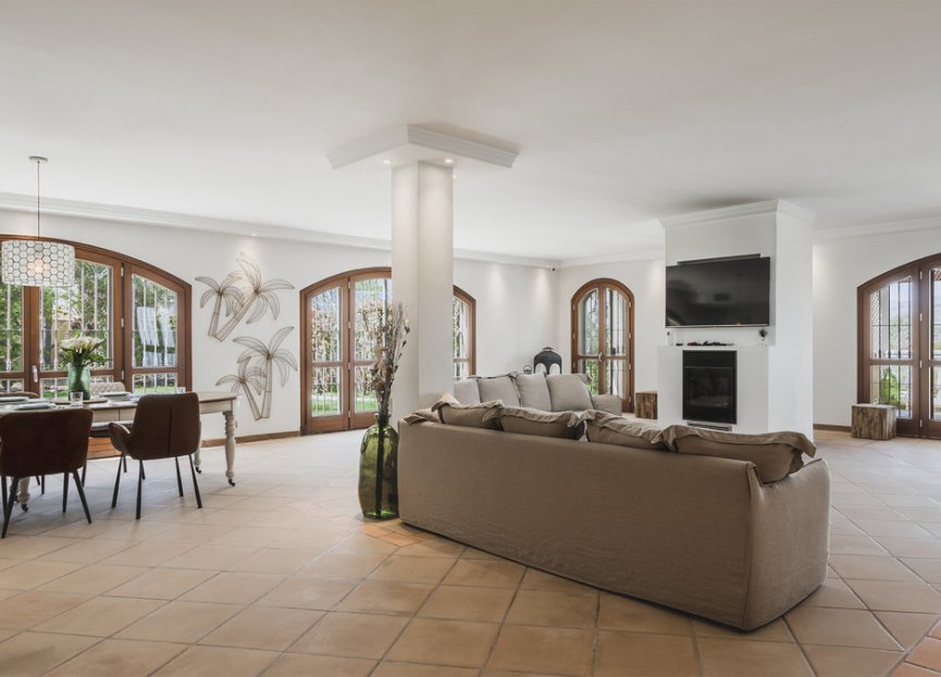 Resale - House - Detached Villa - Estepona - Estepona Centro