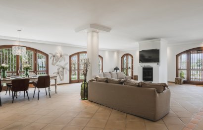 Resale - House - Detached Villa - Estepona - Estepona Centro