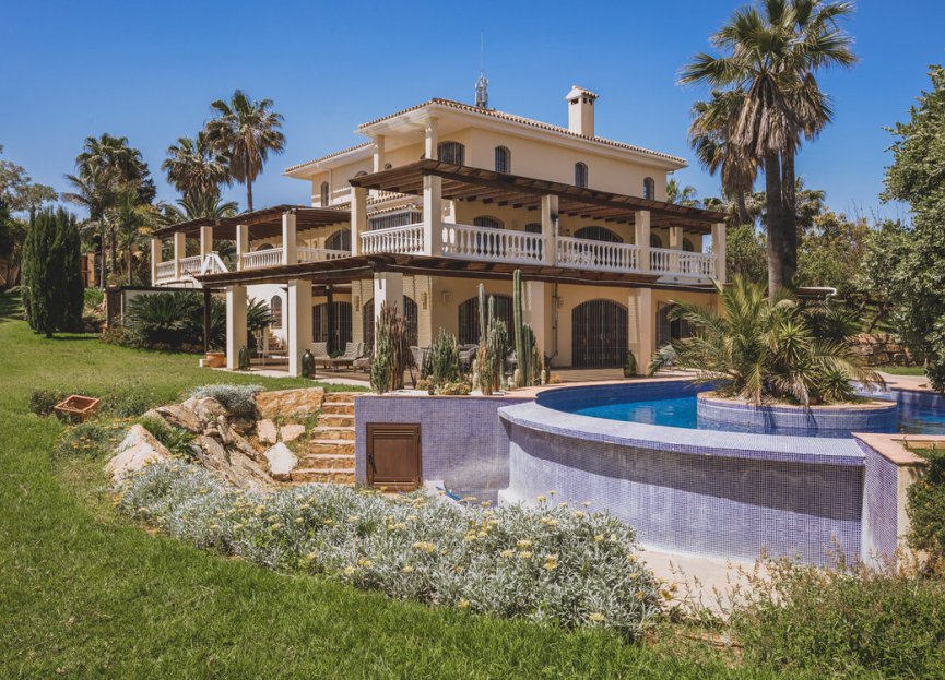 Resale - House - Detached Villa - Estepona - Estepona Centro