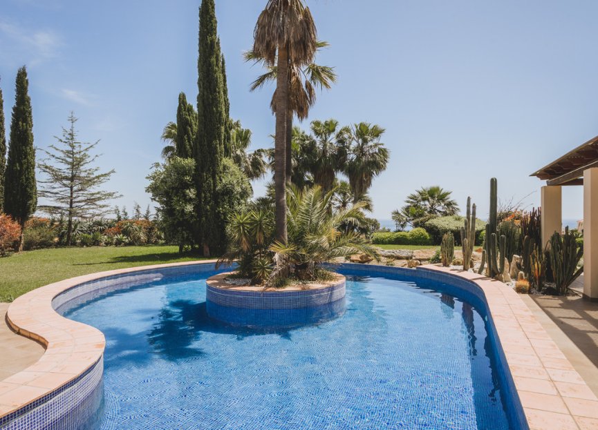 Resale - House - Detached Villa - Estepona - Estepona Centro