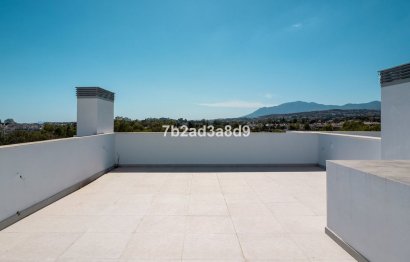 Resale - House - Semi-Detached House - Marbella - Guadalmina Alta